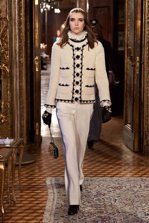 chanel giacca cappotto sfilata|UN ABITO ISPIRATO ALLA GIACCA CHANEL SFILATA .